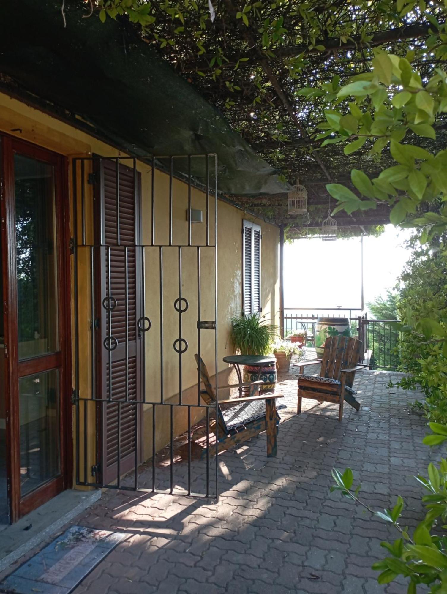 Casa Vacanza Il Colle Del Vento Calosso Exterior photo